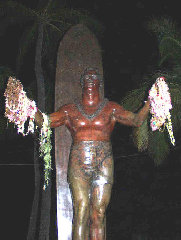 dukestatue.jpg