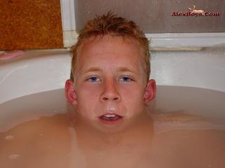 2003-10-22 00:34:28