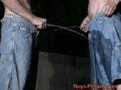 pissing180.jpg